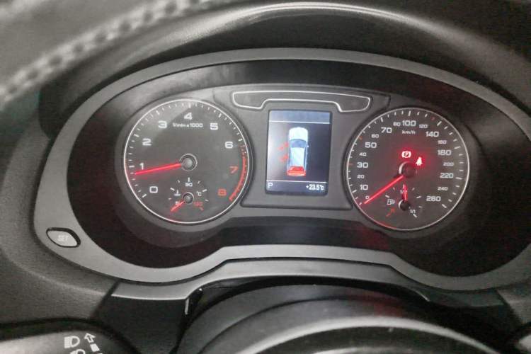 Used Audi Q3 2015 35 TFSI quattro Technology Edition Instrument Cluster