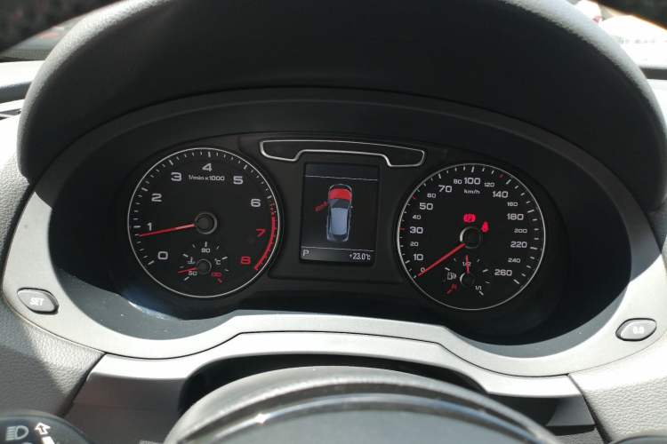 Used Audi Q3 2015 35 TFSI quattro Luxury Edition Instrument Cluster