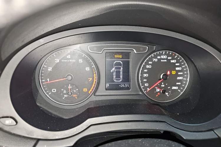 Used Audi Q3 2015 35 TFSI quattro Comfort model Instrument Cluster