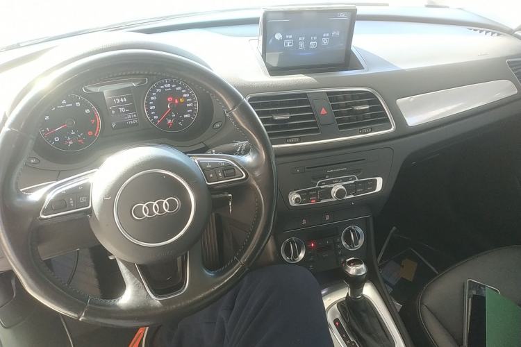 Used Audi Q3 2015 30 TFSI Comfort Model Interior 2