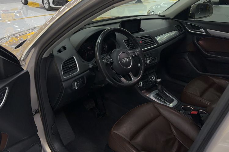 Used Audi Q3 2015 35 TFSI quattro Technology Edition Interior 2