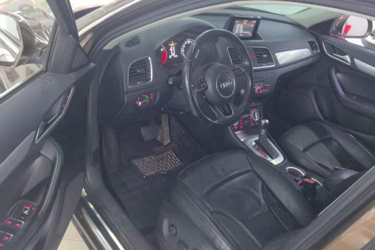 Used Audi Q3 2015 35 TFSI Comfort Model Interior 3