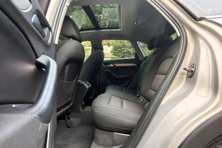 Used Audi Q3 2015 30 TFSI Ambition Edition Interior 3