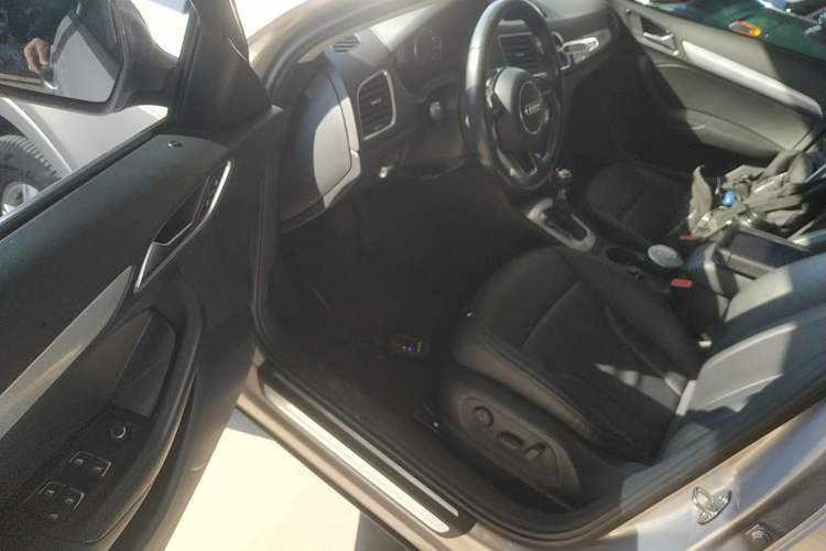 Used Audi Q3 2015 30 TFSI Comfort Model Interior 3