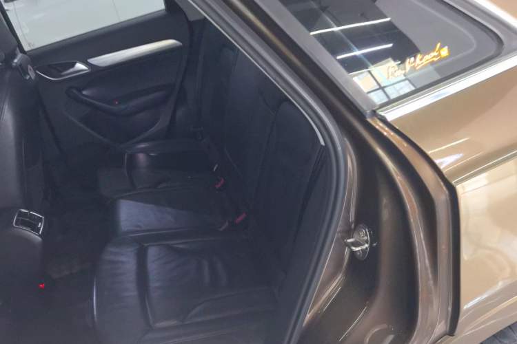 Used Audi Q3 2015 35 TFSI Comfort Model Interior 4