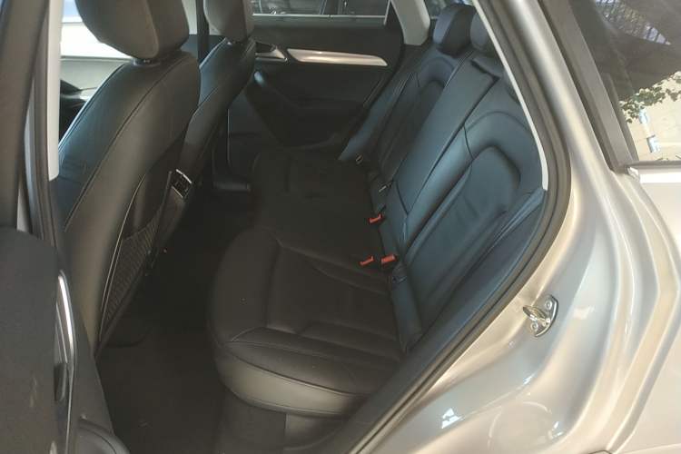 Used Audi Q3 2015 30 TFSI Comfort Model Interior 4