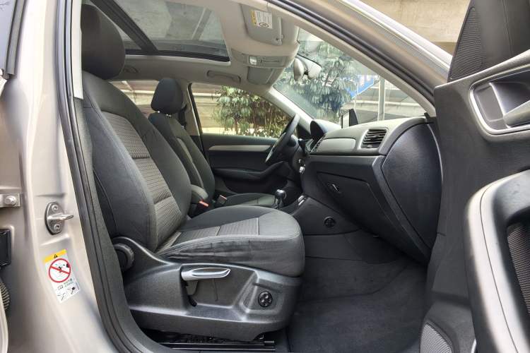 Used Audi Q3 2015 30 TFSI Ambition Edition Interior 5