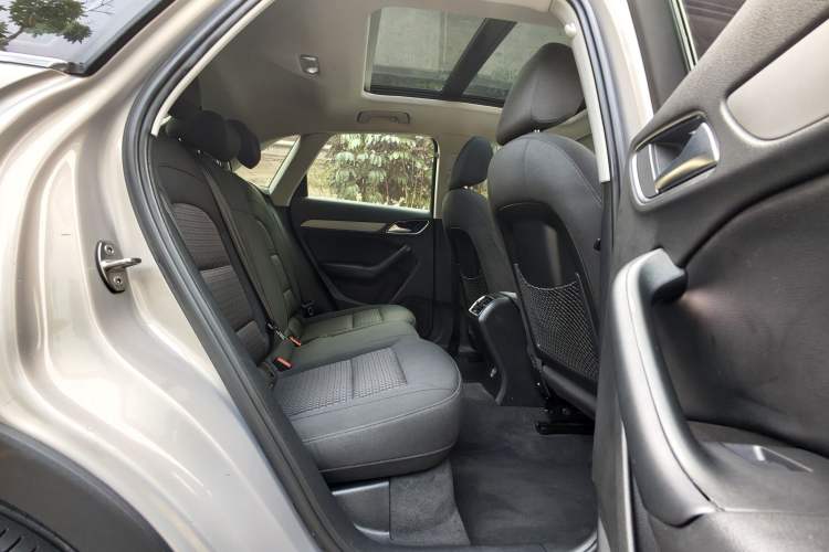Used Audi Q3 2015 30 TFSI Ambition Edition Interior 6