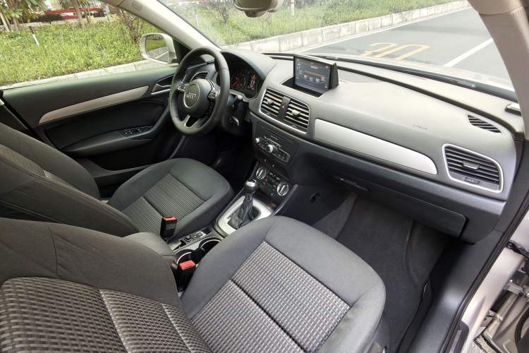 Used Audi Q3 2015 30 TFSI Ambition Edition Interior 7
