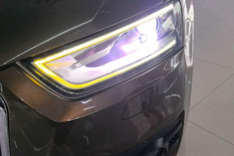 Used Audi Q3 2015 35 TFSI Comfort Model Left Front Headlight