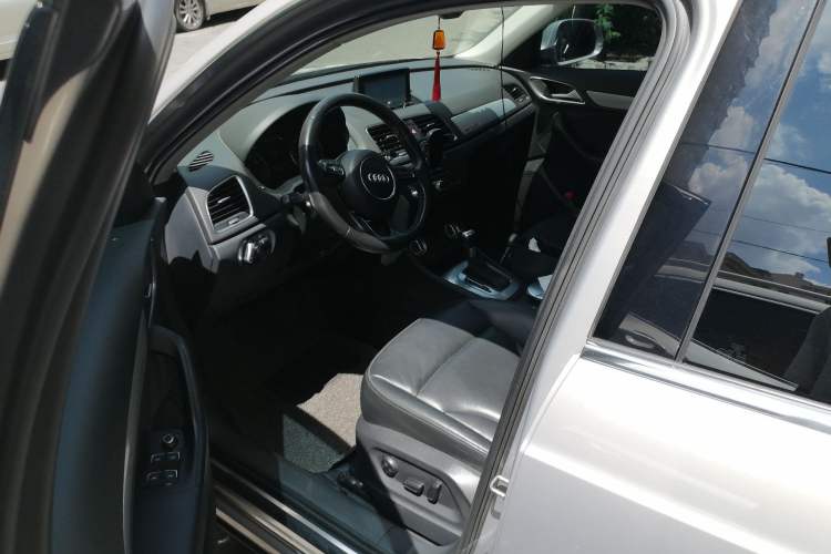 Used Audi Q3 2015 35 TFSI quattro Luxury Edition Left Front Seat