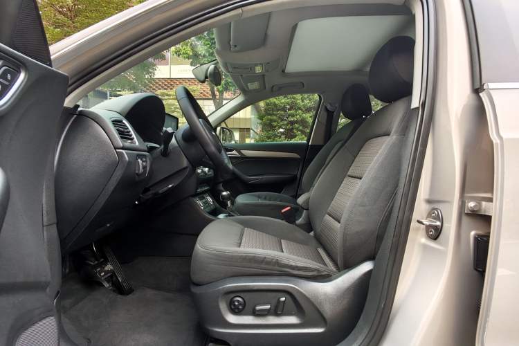 Used Audi Q3 2015 30 TFSI Ambition Edition Left Front Seat