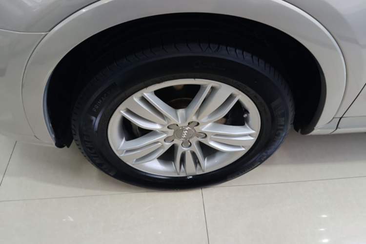 Used Audi Q3 2015 35 TFSI Comfort Model Left Front Wheel Hub