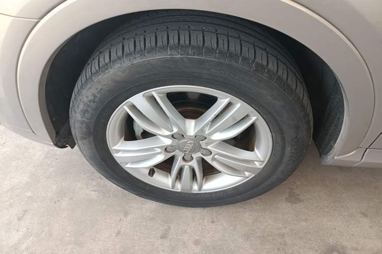 Used Audi Q3 2015 35 TFSI Comfort Model Left Front Wheel Hub
