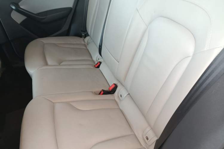 Used Audi Q3 2015 35 TFSI Comfort Model Left Rear Seat