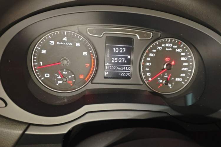 Used Audi Q3 2015 35 TFSI Ambition Edition Odometer Close Up