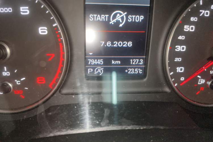 Used Audi Q3 2015 35 TFSI quattro Technology Edition Odometer Close Up