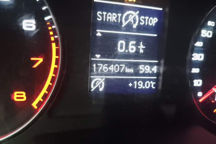 Used Audi Q3 2015 30 TFSI Comfort Model Odometer Close Up
