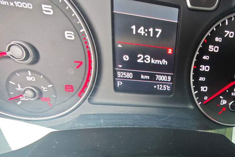 Used Audi Q3 2015 35 TFSI quattro Technology Edition Odometer Close Up