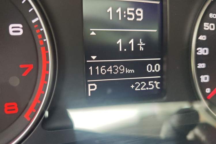 Used Audi Q3 2015 35 TFSI Millionth Anniversary Comfort Model Odometer Close Up