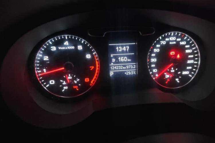 Used Audi Q3 2015 35 TFSI Comfort Model Odometer Close Up