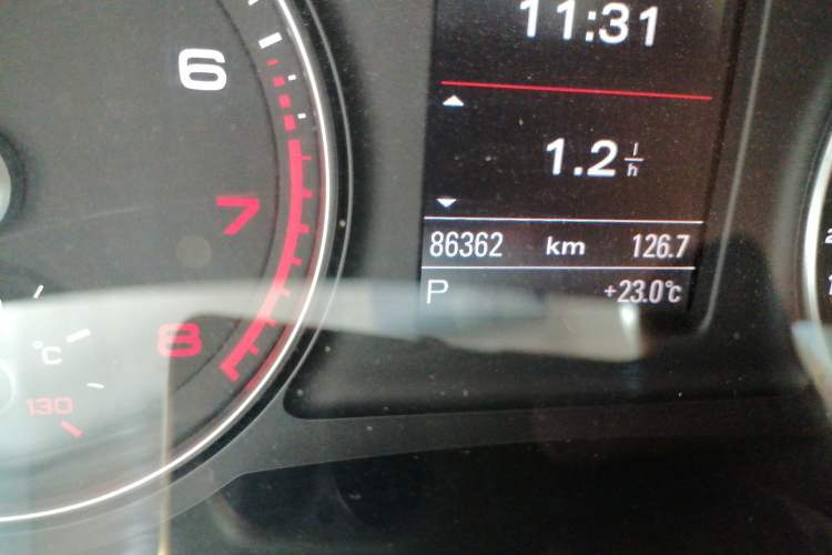 Used Audi Q3 2015 35 TFSI quattro Luxury Edition Odometer Close Up