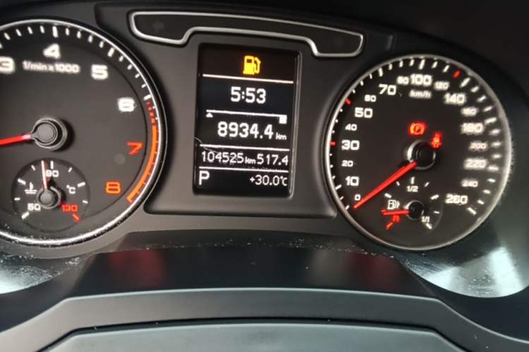Used Audi Q3 2015 30 TFSI Ambition Edition Odometer Close Up
