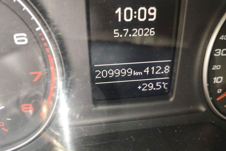 Used Audi Q3 2015 30 TFSI Ambition Edition Odometer Close Up