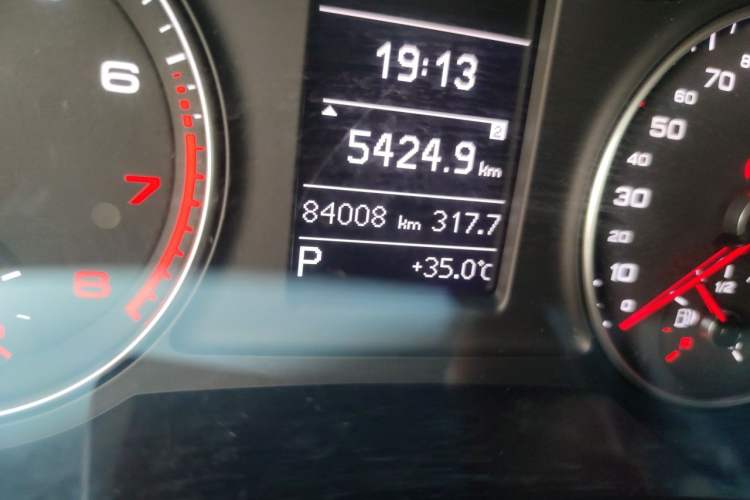 Used Audi Q3 2015 35 TFSI Comfort Model Odometer Close Up