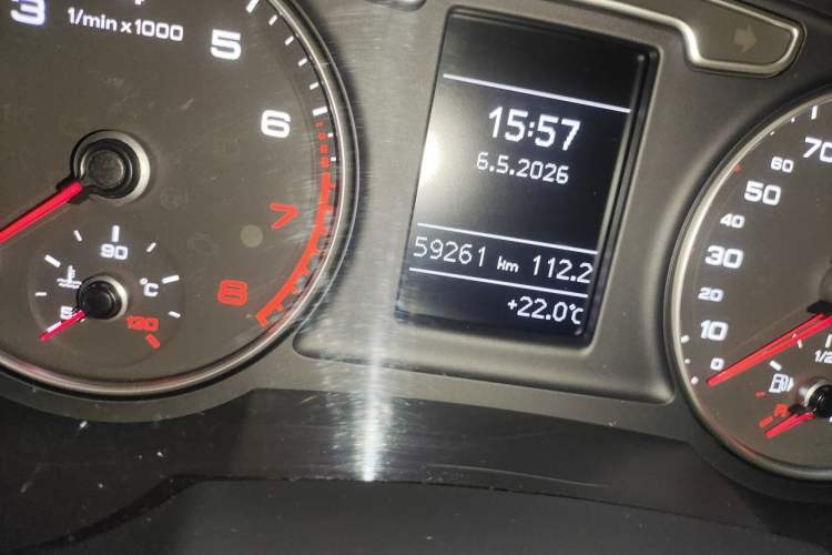 Used Audi Q3 2015 30 TFSI Comfort Model Odometer Close Up