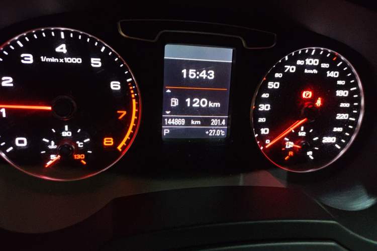 Used Audi Q3 2015 35 TFSI quattro Technology Edition Odometer Close Up