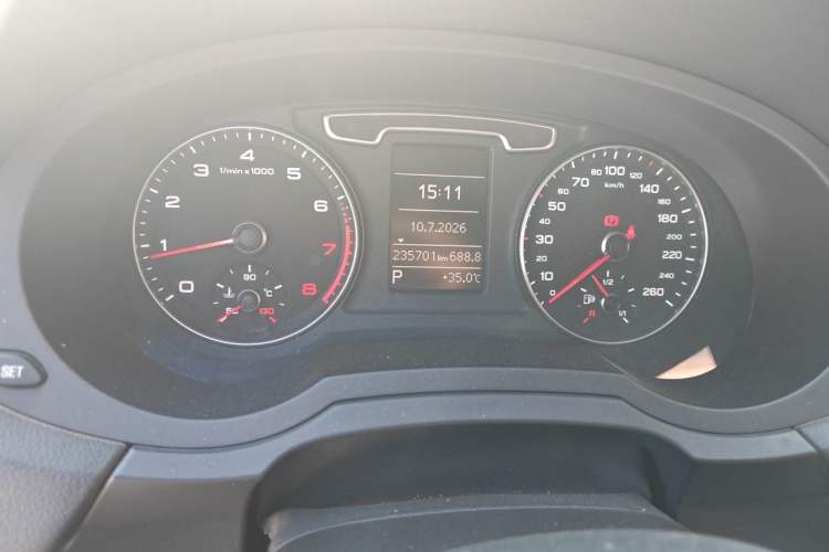 Used Audi Q3 2015 30 TFSI Comfort Model Odometer Close Up