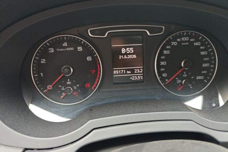 Used Audi Q3 2015 35 TFSI Ambition Edition Odometer Close Up
