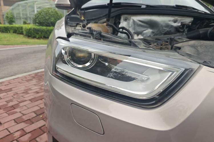 Used Audi Q3 2015 35 TFSI Millionth Anniversary Comfort Model Right Front Headlight