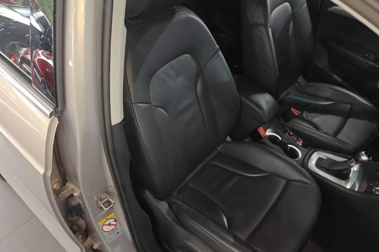 Used Audi Q3 2015 35 TFSI quattro Technology Edition Right Front Seat