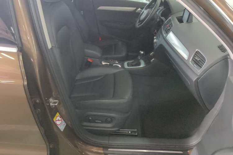 Used Audi Q3 2015 35 TFSI quattro Technology Edition Right Front Seat
