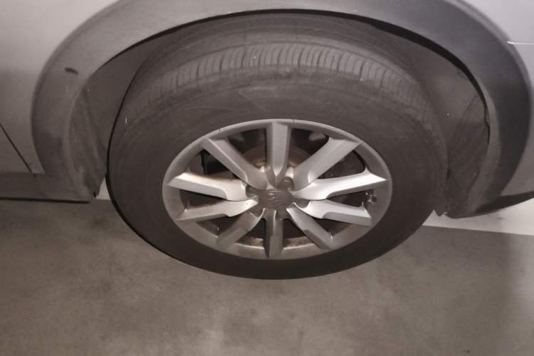 Used Audi Q3 2015 30 TFSI Comfort Model Right Front Wheel Hub
