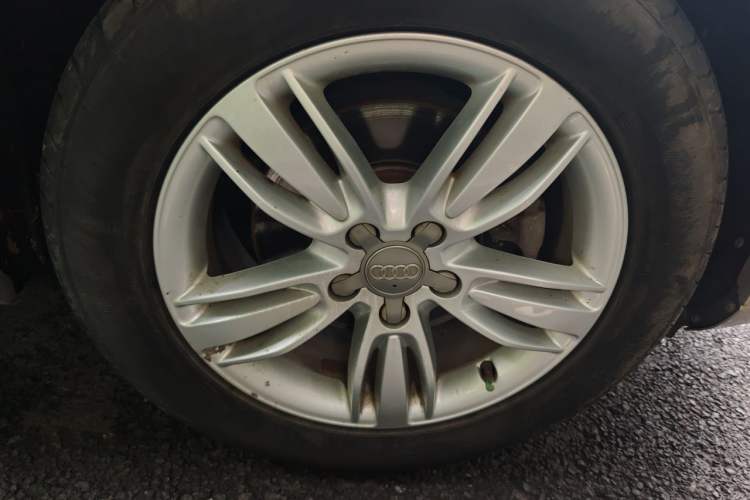 Used Audi Q3 2015 30 TFSI Comfort Model Right Front Wheel Hub