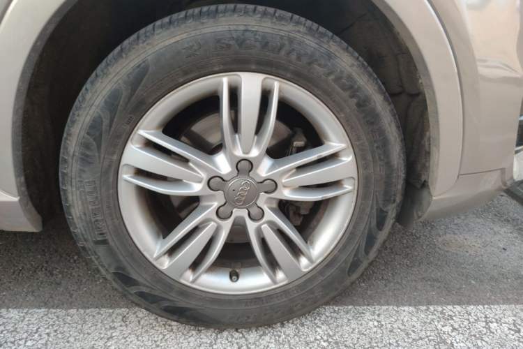Used Audi Q3 2015 35 TFSI Comfort Model Right Front Wheel Hub