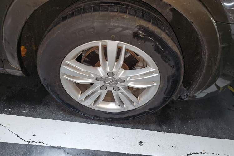 Used Audi Q3 2015 35 TFSI quattro Comfort model Right Front Wheel Hub