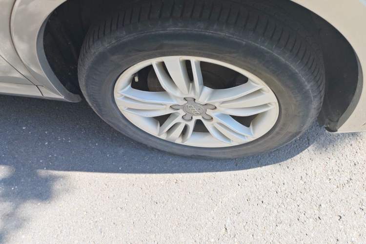 Used Audi Q3 2015 30 TFSI Comfort Model Right Front Wheel Hub
