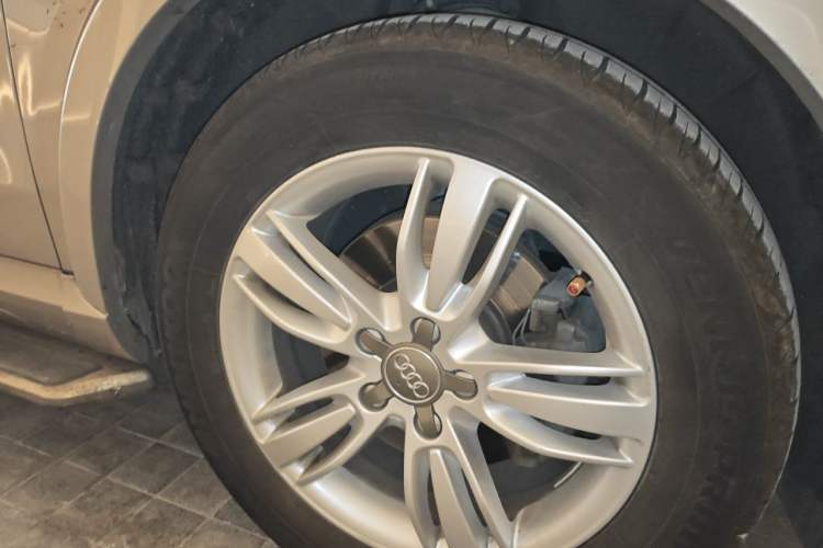 Used Audi Q3 2015 30 TFSI Comfort Model Right Front Wheel Hub