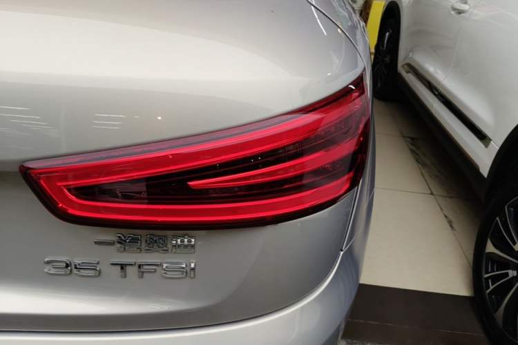 Used Audi Q3 2015 35 TFSI Comfort Model Right Rear Taillight