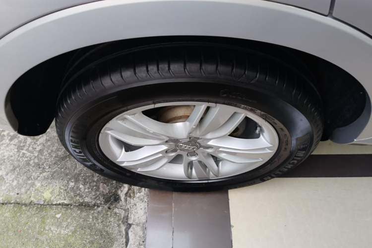 Used Audi Q3 2015 35 TFSI Comfort Model Right Rear Wheel Hub