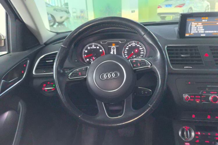 Used Audi Q3 2015 35 TFSI Comfort Model Steering Wheel