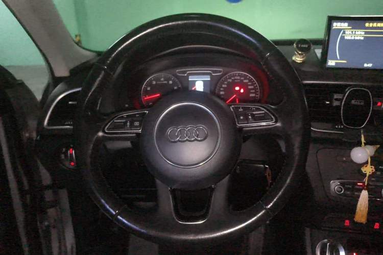 Used Audi Q3 2015 35 TFSI quattro Technology Edition Steering Wheel