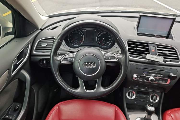 Used Audi Q3 2015 30 TFSI Ambition Edition Steering Wheel