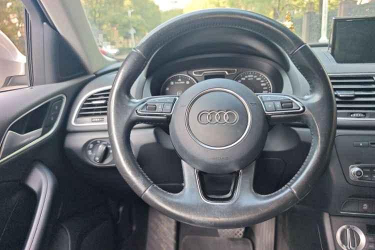 Used Audi Q3 2015 35 TFSI quattro Technology Edition Steering Wheel