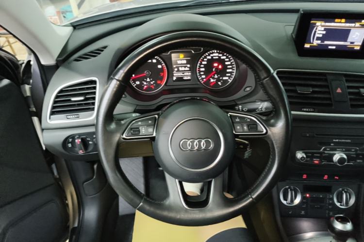 Used Audi Q3 2015 35 TFSI Comfort Model Steering Wheel