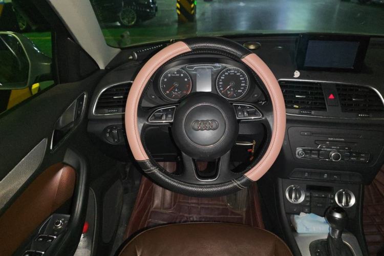 Used Audi Q3 2015 35 TFSI Comfort Model Steering Wheel